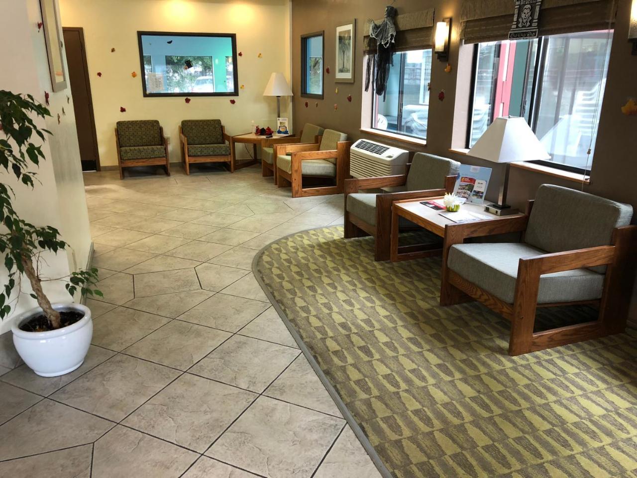 莱西速8酒店 外观 照片